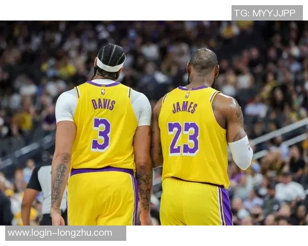 勇士与湖人激战再续腾讯直播精彩对决引发球迷热议